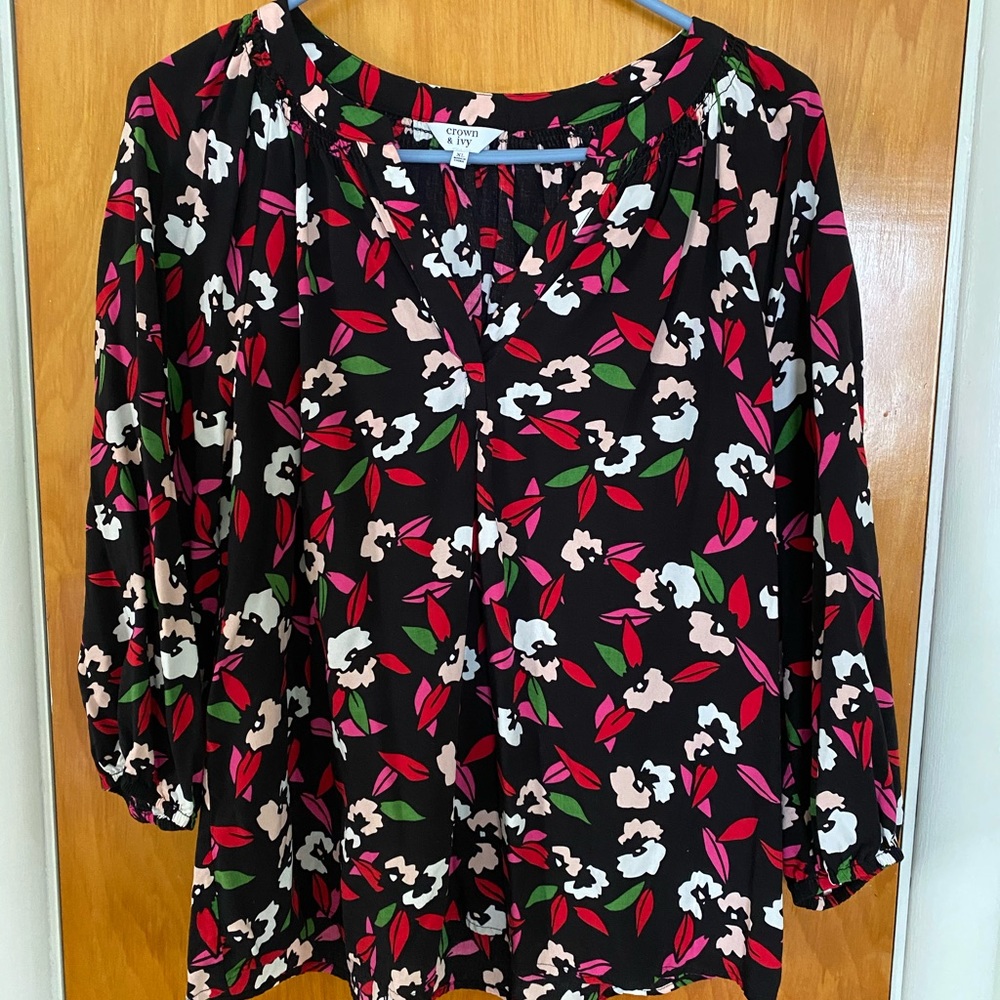 Crown and Ivy Floral top